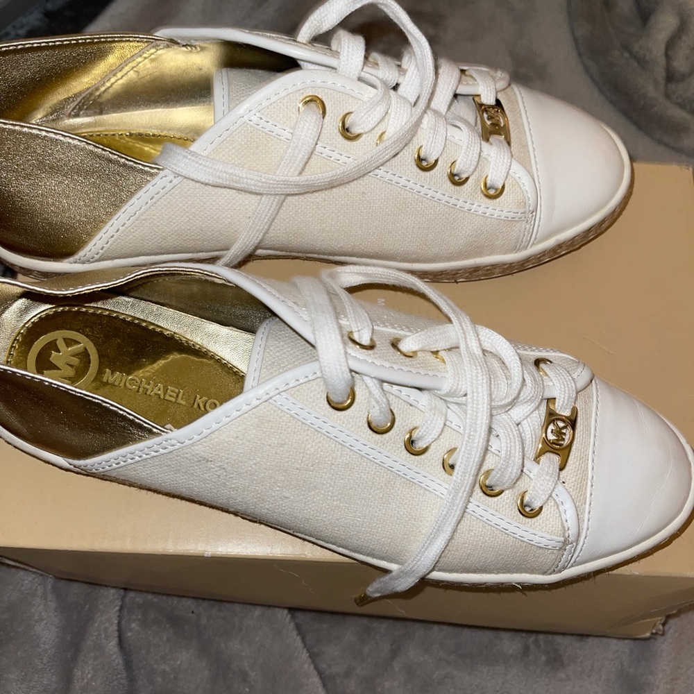 Michael kors sneakers ivory/white and gold detailing size 9 womens